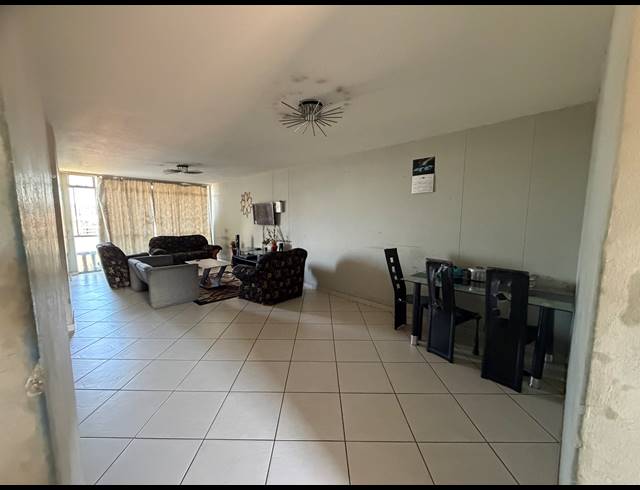 3 BEDROOM APARTMENT FOR SALE IN SUNNYSIDE
